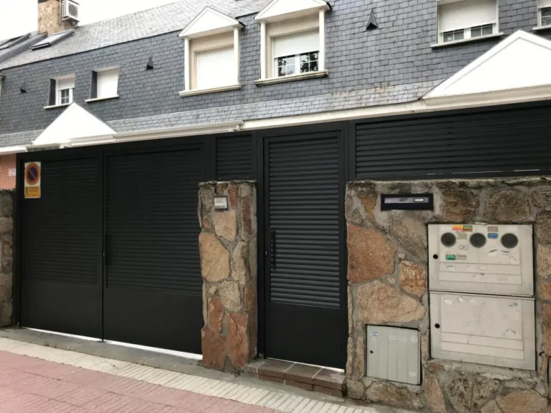 Puerta de hierro de garaje